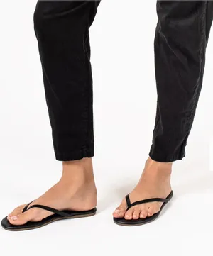 Tkees vegan Lily black flip flops Size 6 thumbnail 1