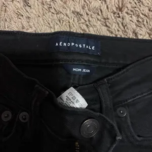 Aeropostale Mom Jeans Ripped High-Rise thumbnail 3