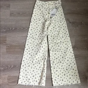 NEW Zara The Marine Straight Floral Jeans 2 thumbnail 2