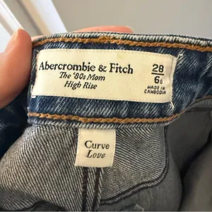 NWT 80s Mom Curve Love High Rise Size 28 or 6 Short thumbnail 3