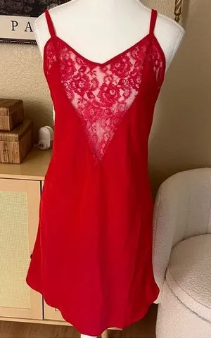 VINTAGE VICTORIA’S SECRET Gold Label Red Lace Slip Mini‎ Dress Size Medium thumbnail 1