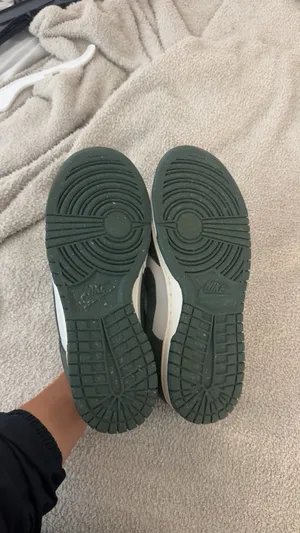 green Nike dunks. size 7 never worn thumbnail 3