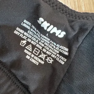 SKIMS Fits Everybody Crossover bralette Onyx black size large thumbnail 6