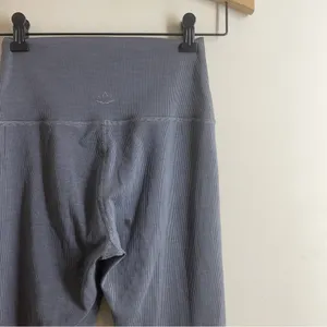 Beyond Yoga Ribbed High Rise Leggings Gray size M *flaw* thumbnail 9
