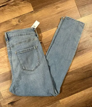 Super Skinny Jeans thumbnail 4