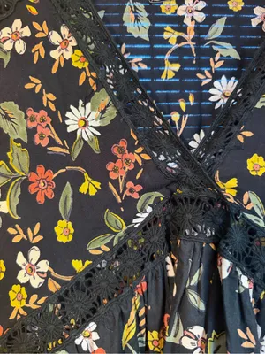 Vintage Nostalgia Black Floral Crochet Lace Boho Tunic Top Size M thumbnail 3