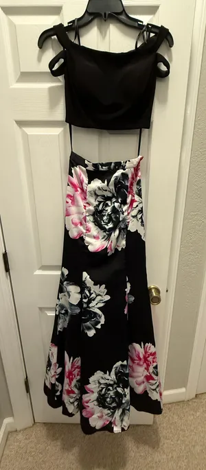 Prom Dress thumbnail 4
