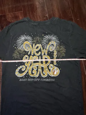 Buc-ee’s New Year 2025 Size Medium T-shirt thumbnail 5