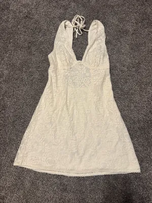 Mod On Trend White lace dress thumbnail 2