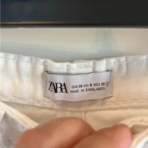 Zara High Rise Cutoff Denim Shorts Women’s Size 6 (28) White thumbnail 4