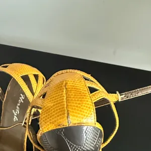 Yellow‎ Strappy Heels Sz 6 Yellow thumbnail 11