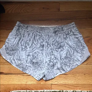 Lululemon Hotty Hot Shorts in the Mini Twine White Multi / White color thumbnail 4