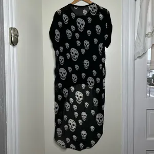 Tobi Skull Print Hi Low Long Duster Top Size Medium Thin Fabric Black White Goth thumbnail 7
