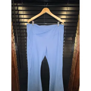 Women's Fabletics Pants Size 3X Blue in thumbnail 2
