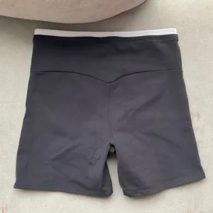 Alo Yoga 5" Airbrush Double Up Short Black/White XS thumbnail 6