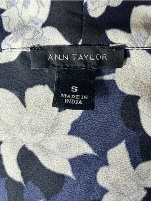 Ann Taylor Floral Wrap Blouse Small Navy Blue Black White V-Neck 3/4 Sleeve thumbnail 8