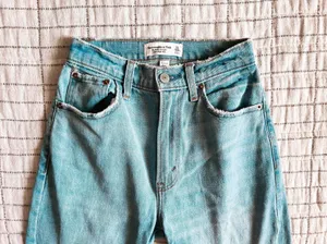Curve Love Ankle Straight Jeans thumbnail 2