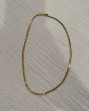 Gold chain necklace thumbnail 1
