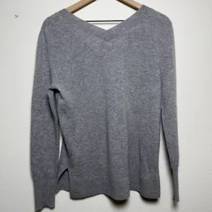 Halogen Women 100% Cashmere V-Neck Sweater M Gray Academia Preppy Luxury thumbnail 8