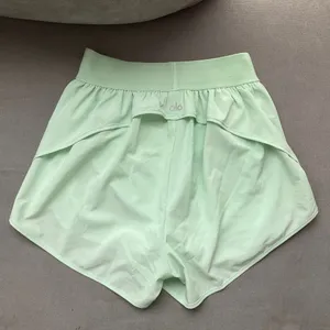 Alo Yoga Match Point Short Spearmint S thumbnail 7