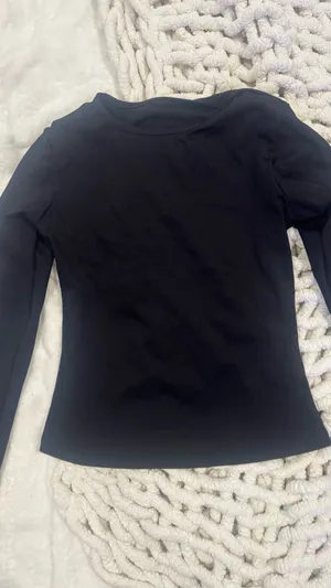 Black athletic long sleeve thumbnail 2