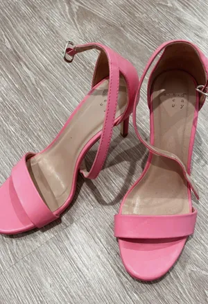 Pink heels Size 8 thumbnail 1