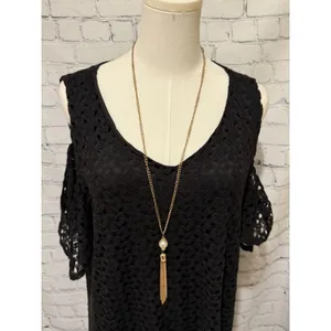 Naïf black lace cold-shoulder dress features an open-shoulder & Gold Necklace 1X thumbnail 4