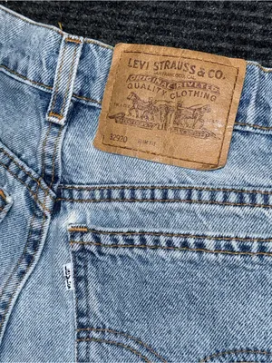 Vintage 90s Levi’s 912 White Tab Denim Shorts 6 P / 25 Light Wash USA Made Jorts thumbnail 3