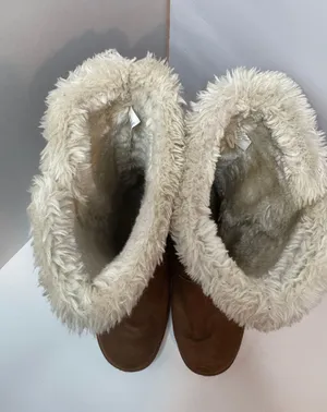 Falls Creek Faux Fur Lined Chelsea Boots Size 9 thumbnail 3