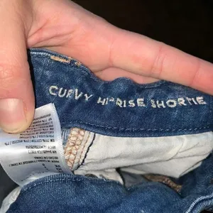 American Eagle curvy hi-rise distressed denim 4 shortie shorts thumbnail 3