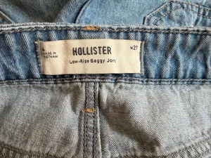 Hollister Baggy Cargo Low-Rise Shorts thumbnail 3