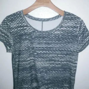 Under Armor M Short Sleeved Athletic Running Top Black Silver thumbnail 4