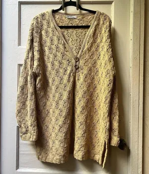 Womens Grannycore Cable Knit Fisherman Vneck Sweater Size 2 Chunky Tan button thumbnail 1