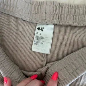 H&M waffle knit shorts thumbnail 3
