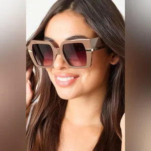 New Quay Australia Brown Notorious Oversized Sunglasses with Gradient Lenses thumbnail 2