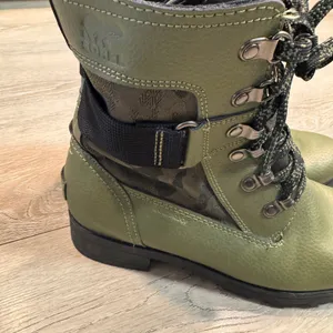 Sorel Emelie Conquest Olive Green Camo Lace Up Zip‎ Combat Boots Size 5 thumbnail 2