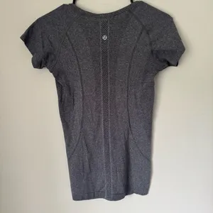 Lululemon Gray Swiftly Tee thumbnail 2