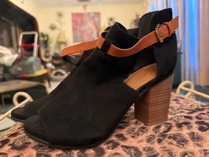 Kenneth Cole Super stylish heels size 7 🩷 thumbnail 1