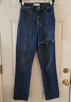 Abercrombie & Fitch 90’s Straight Ultra High Rise Size 25 / 0 R Distressed Jeans thumbnail 1