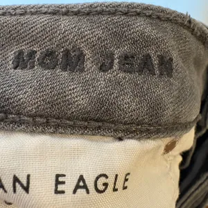 American‎ Eagle Gray High Waisted Distressed Mom Jeans Size 10 Regular Raw Hem thumbnail 7