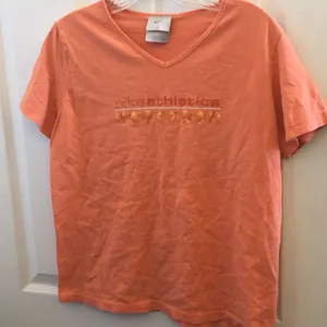 FINAL MARKDOWN Ladies Nike tee medium thumbnail 1