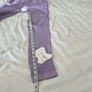 Gymshark szS lavender high waisted leggings w/cutouts & derrière stitching EUC thumbnail 8