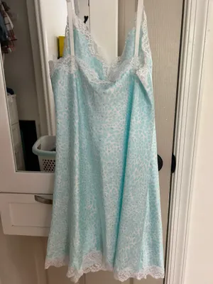 Victoria's Secret Lace Gown thumbnail 2