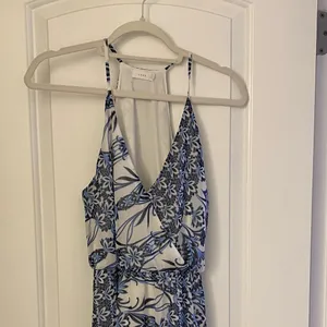 Lulu’s LUSH Floral Blue and White surplus waist midi Dress size Medium thumbnail 3