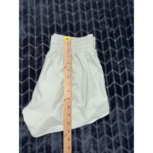 Lululemon Women Hotty Hot High Rise Lined Short Light Green Size 6 thumbnail 10
