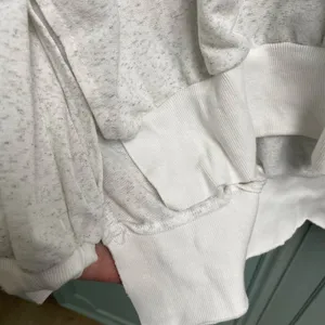 Bucket List VNeck Heathered White Pullover Sweatshirt Sz Small Casual Athleisure thumbnail 4