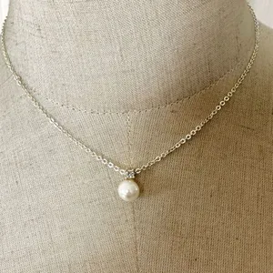 Faux pearl pendant necklace thumbnail 1