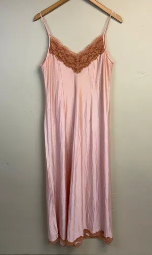 Shadowline Vintage Nylon Nightgown Sleep Dress Lingerie Peach Lace Size M thumbnail 3