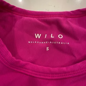 Wilo The Label Hot Pink‎ Workout Tank Top Crop Top size small thumbnail 3