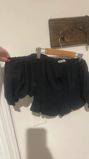 Abercrombie Off-The-Shoulder Top Black thumbnail 2
